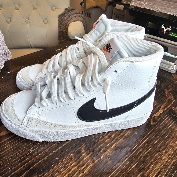 Nike Blazers - Picture 1 of 3